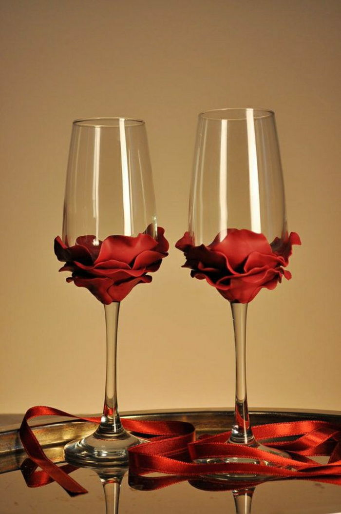 Vidros de Champagne do casamento fitas de Rosa vermelha