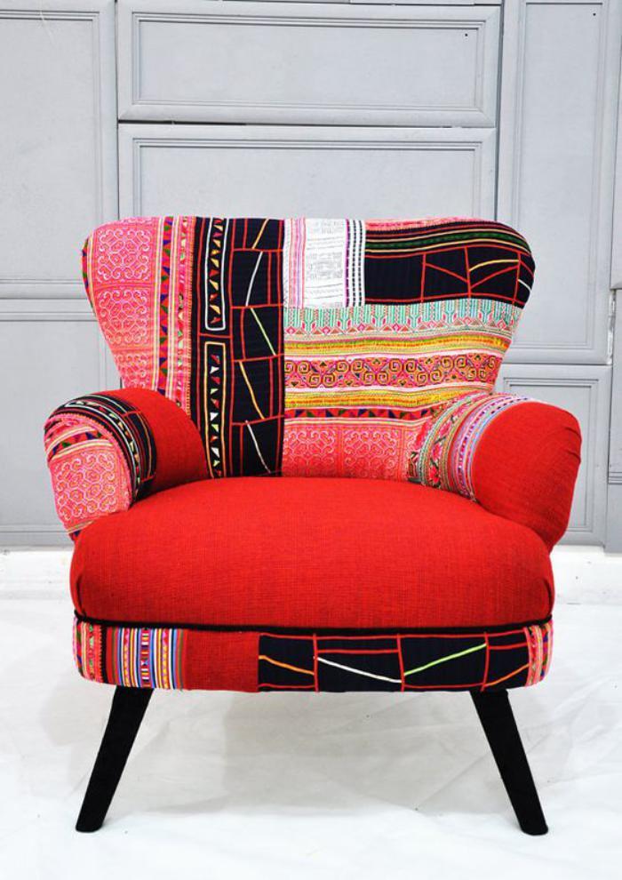 Scaun cu perna roșie șezut și spătar, mai luminos,
