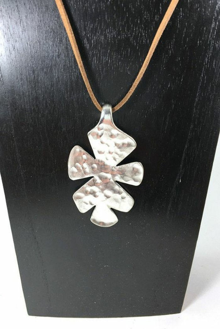 silver bestick-juveler-med-intressant-formen-of-flower-med-sex-kronblad