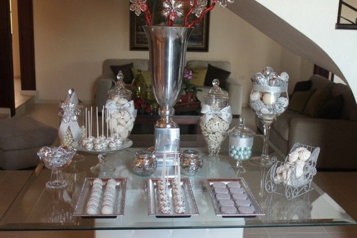 Silver bröllop bordsdekoration-många intressanta sötsaker