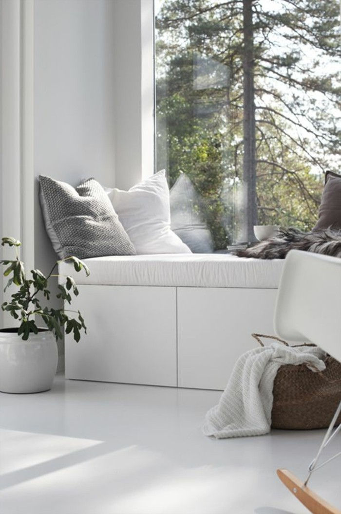 Obývačka-to-the-Fensterban-šedo-bielej vankúše