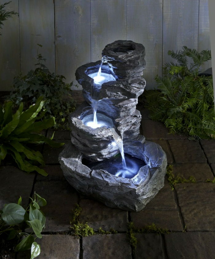 Solarna vrtna fontana modra LED svetloba