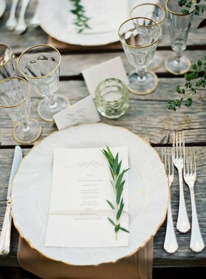 Letni stół dekoracja-z-małą akcentem oliwkami