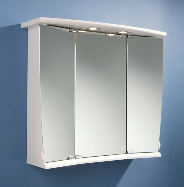 -Spiegelschränke-z-razsvetljavo-kopalnica modro steno