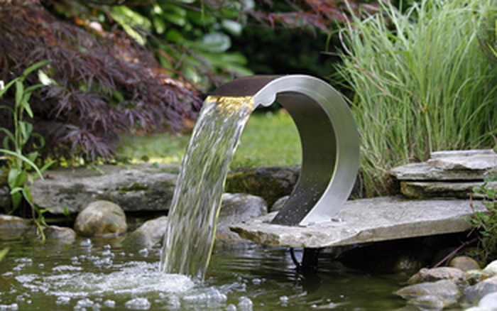 Fountain-in-the-Garden-A-Great- Exterior (Copy)