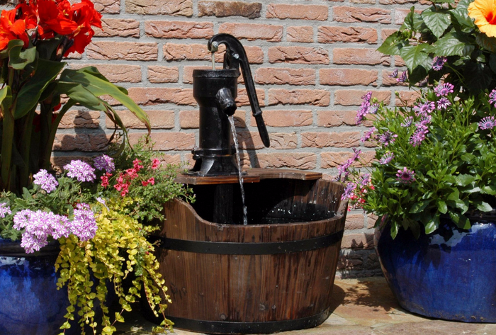 Vodnjak v vrtu-lepo-zunanjost