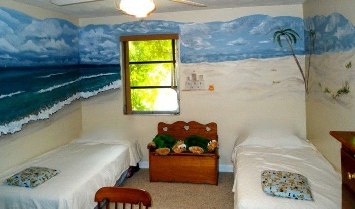 Beach-Mural-kot-v-roki naslikal