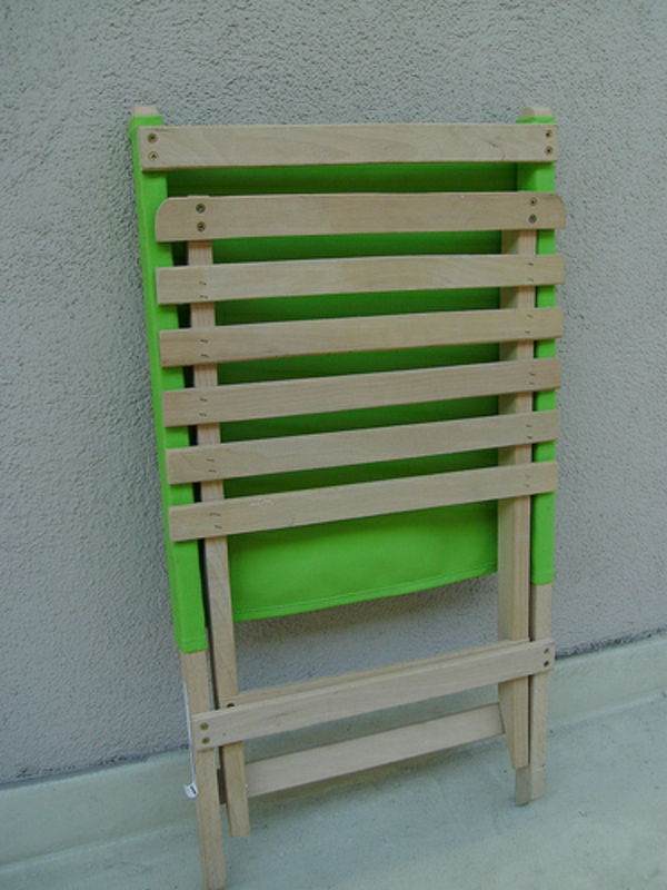 cadeira de praia Ikea in-verde-next-the-wall