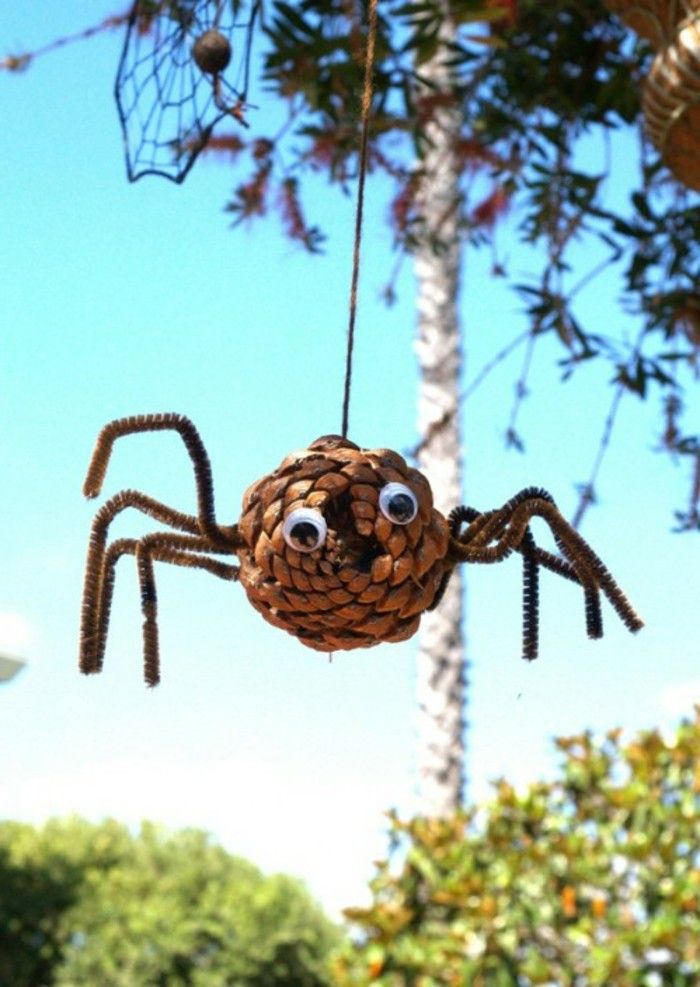 Pinecone-deco-Spider-off tap-and-pom-poms