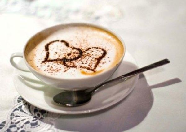 Ceașcă de cafea cu două inimi-idee-pentru-decorare