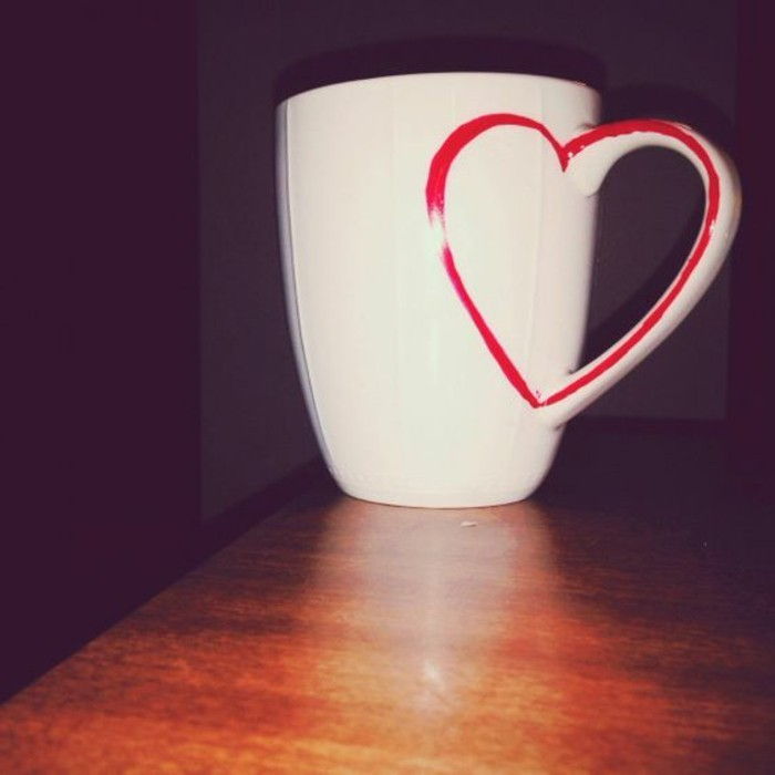 Cup färg-med-röd-hjärta