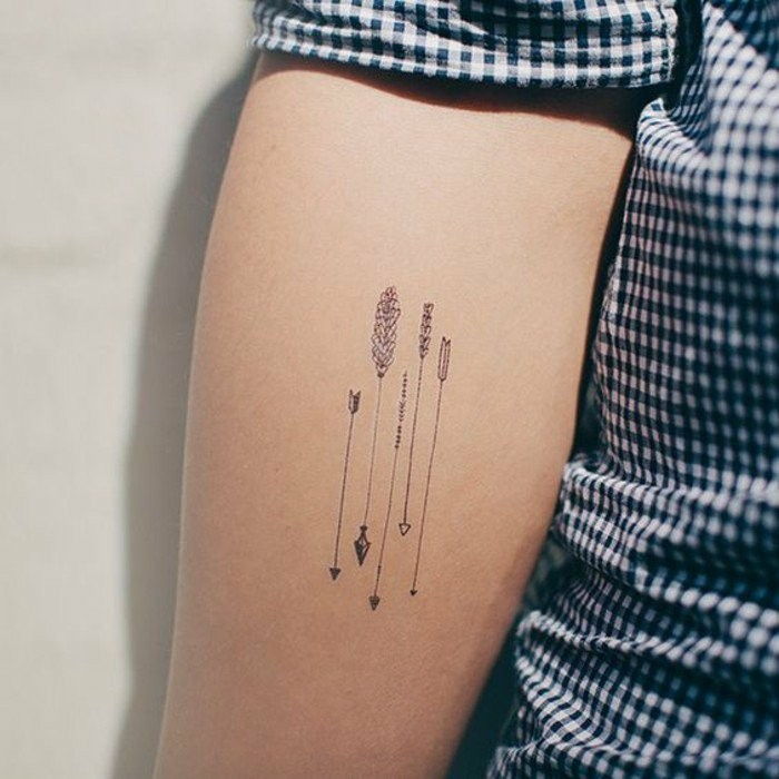 Tatuaje cu-sageti-din-diferite-un fel