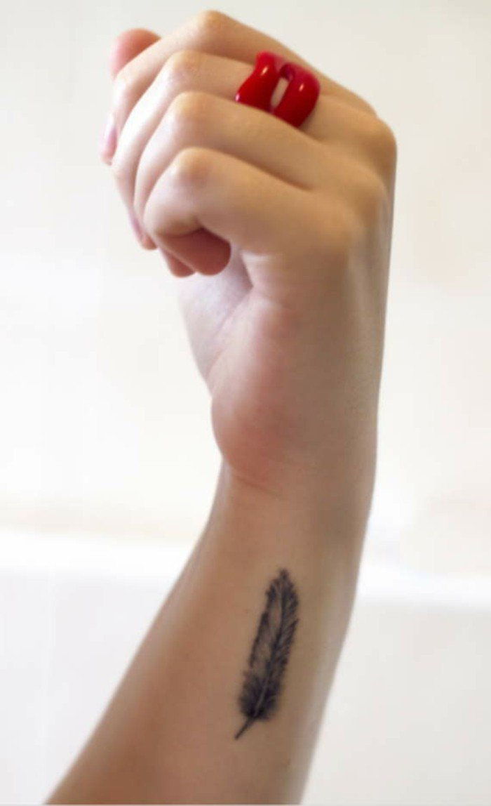 Tatoeage op de pols van de Veer tattoo kleine tattoo