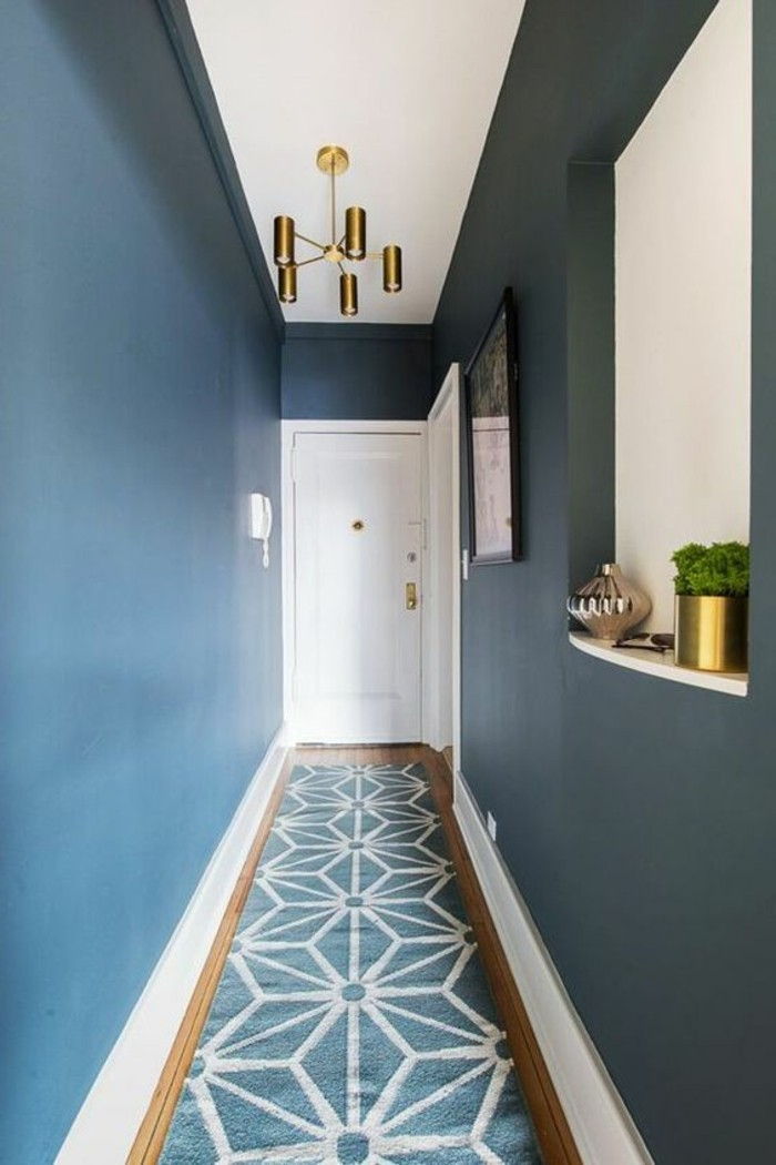 Tapete-in-the-corredor-azul-branco-e-azul-parede desenho