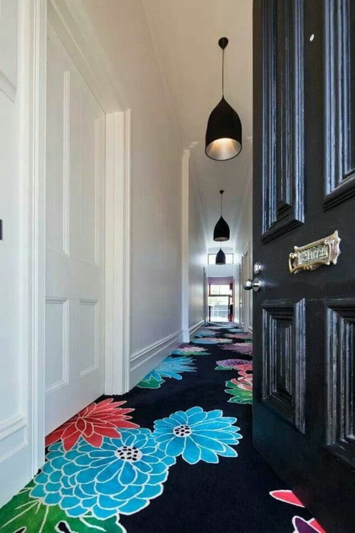 Kilimų-in-the-aukšte su spalvinga gėlių fonas-wohnideen koridoriumi