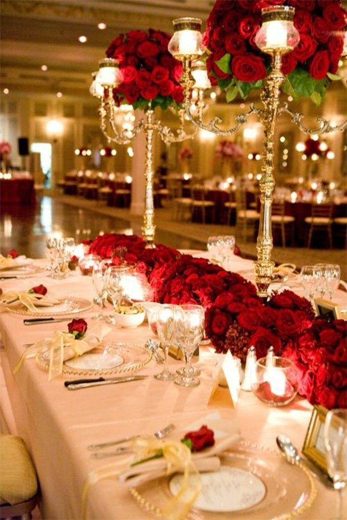 Stalo papuošimas Vestuvės dekoruotu-su-raudonais-rožių