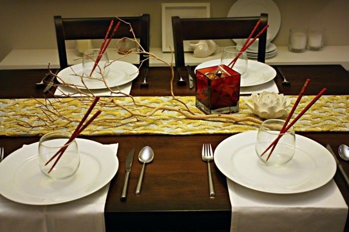 Tischdeko-Azië-met-rode eetstokjes
