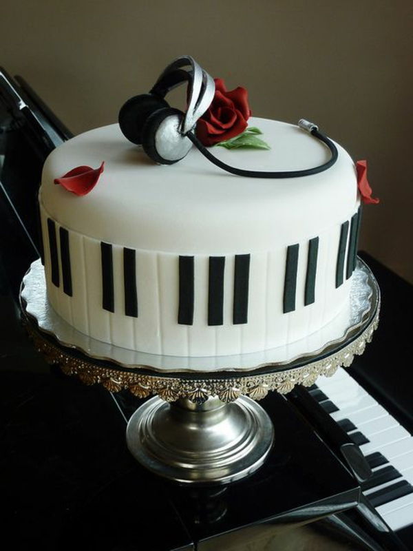 Cake dekorasjon som-en-piano