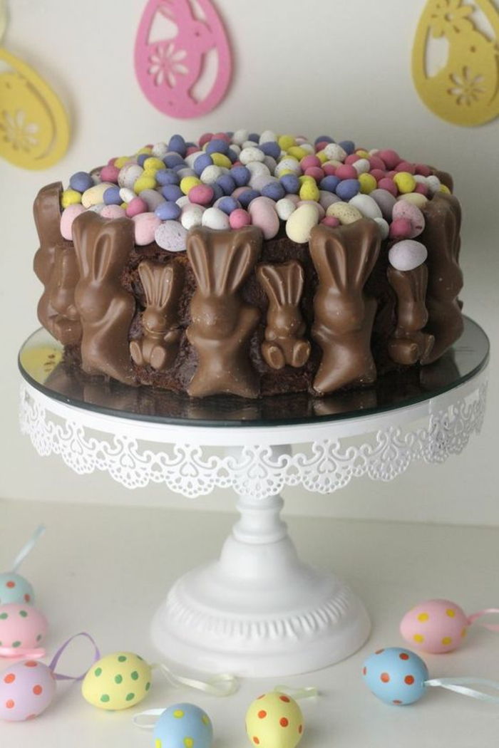 Motivna torta Velikonočna čokoladna zajčja in barvita jajca
