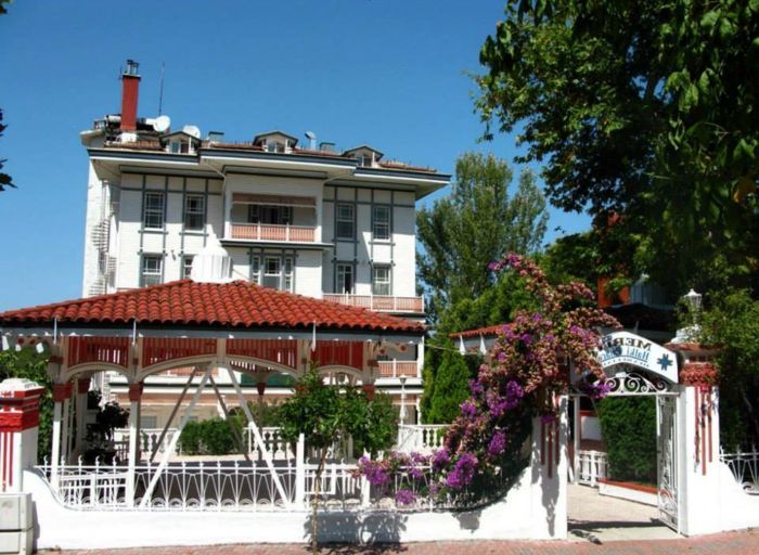 Turcia atracții Istanbul HALKİ PALAS HOTEL
