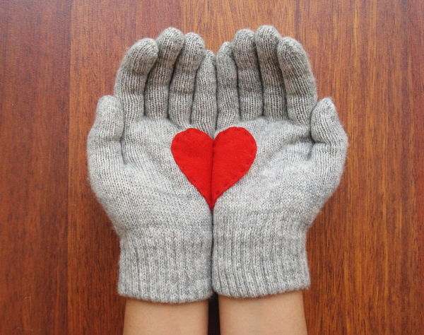 Valentine-rokavice črne-s-rdeče srce-of-oba straneh
