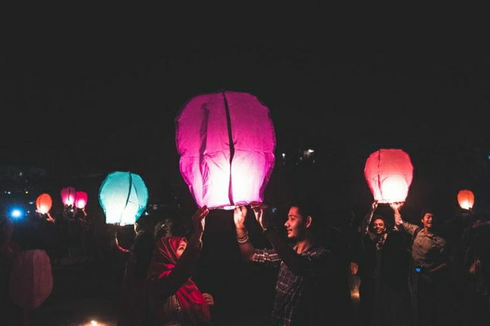 Fell parene Valentinsdag feire-farge-flying lanterner