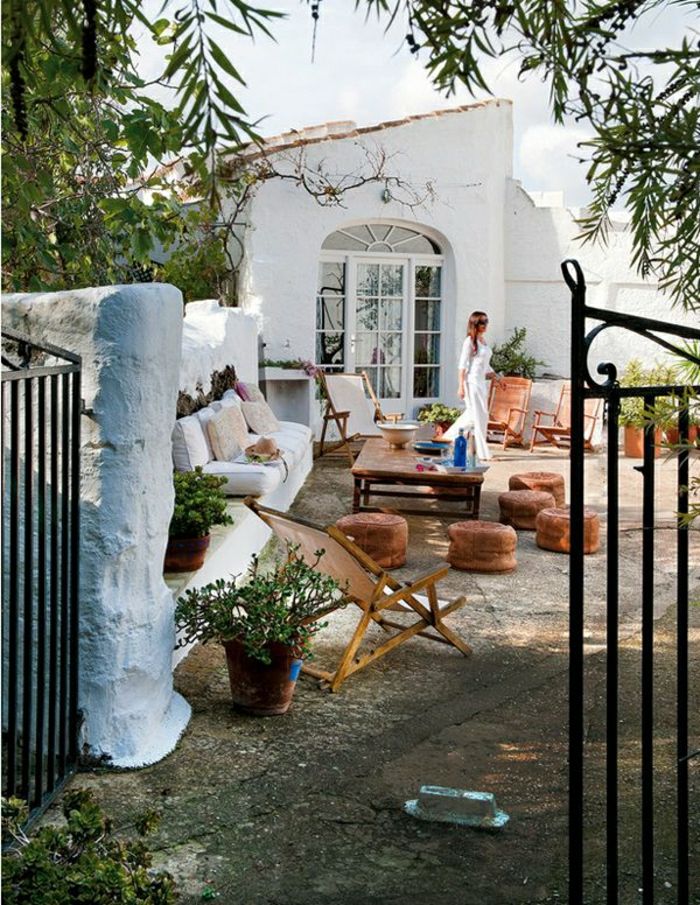 Villa-Menorca-Španielsko-stredomorskom štýle stolice lehátka kvetináče