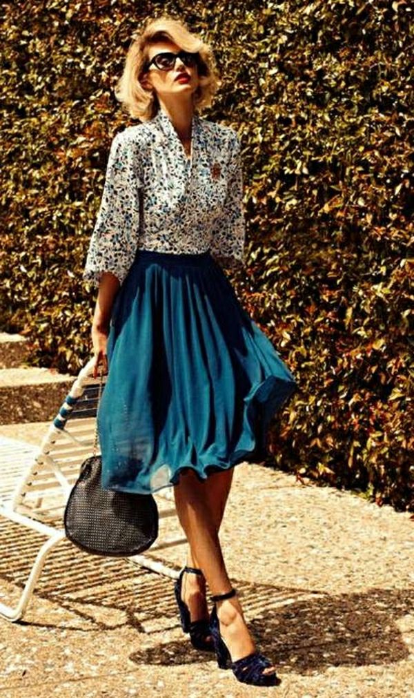 Vintage look tröja blå kjol solglasögon