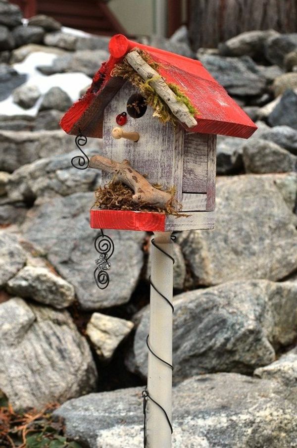 Paukščių maitinimosi namai-yourself priėmimu nuo medžio Red