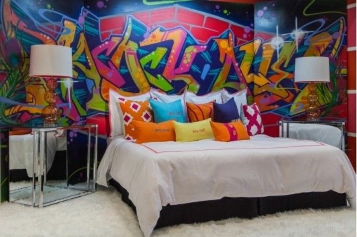 Wall graffiti-bakom-säng
