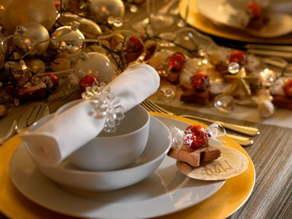 Kalėdų-mažai-Kalėdų-sau-kad Deco stalo dekoravimo idėjų