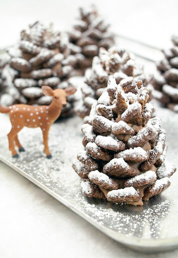 Jul-med-pinecone-med-artificiell snö-och-bambi
