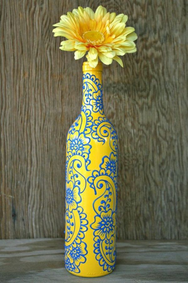 gul vinflaska vas gerbera henna dekoration blå