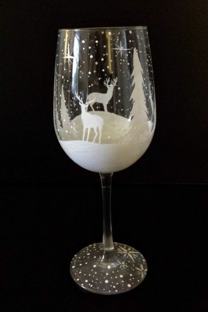 Champagneglas inredda-med-vackra-vinter ritningar