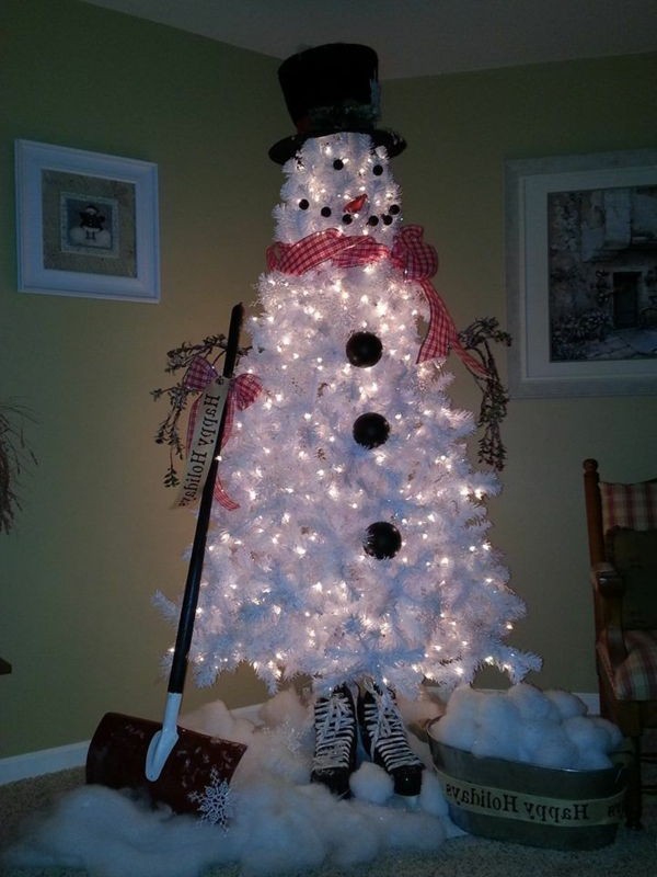 hvit juledekorasjon - snømann-gran-tre, som skinner