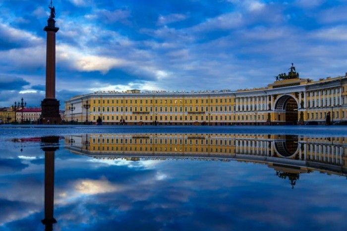 Palatul de Iarnă și Alexander Column-in-Sankt-Petersburg-Rusia arhitectura baroca-mode