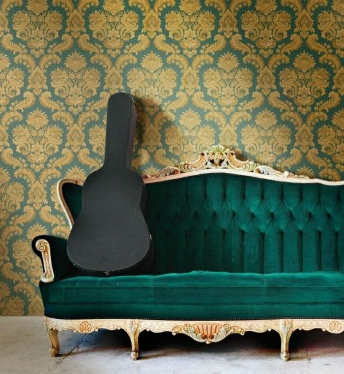 Sofá da sala Plush padrão verde barroco papel de parede, verde e dourada