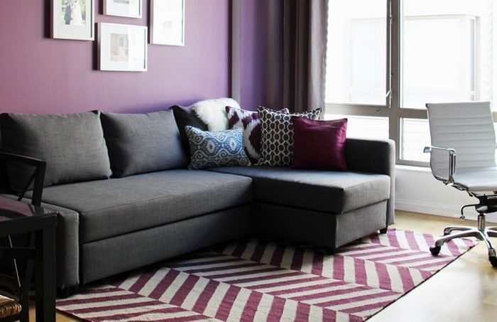 Obývačka-fialovo-A-výnimočná ozdoba