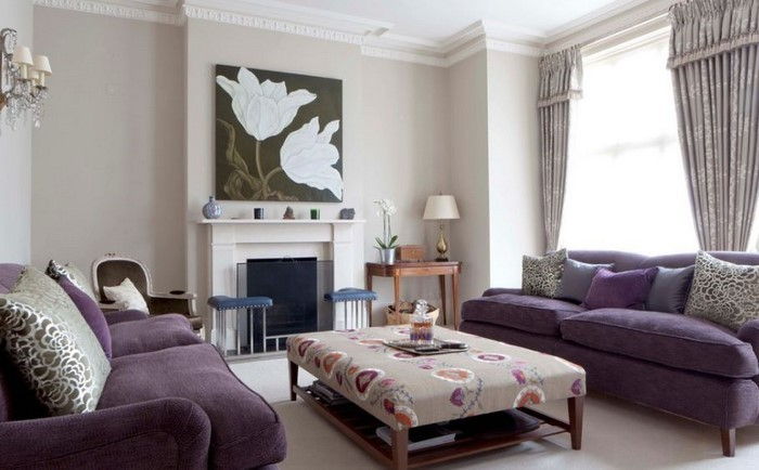 Obývačka-fialovo-A-zarážajúce dekorácie