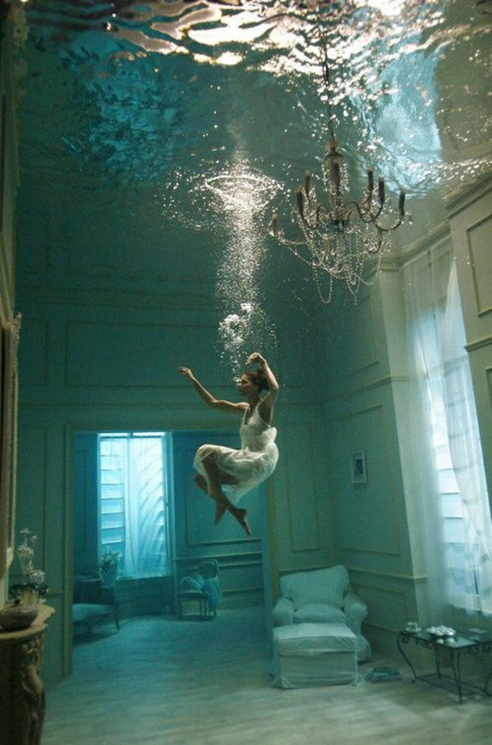Su altında Odası Kız