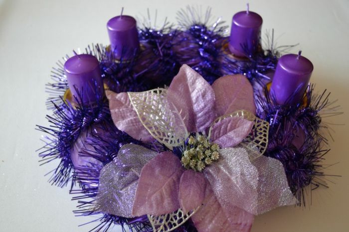 Adventskranz-idėjos-didelis-violetinė gėlė