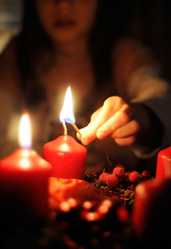adventskranz-idej-rdeče-sveče, zelo lepo