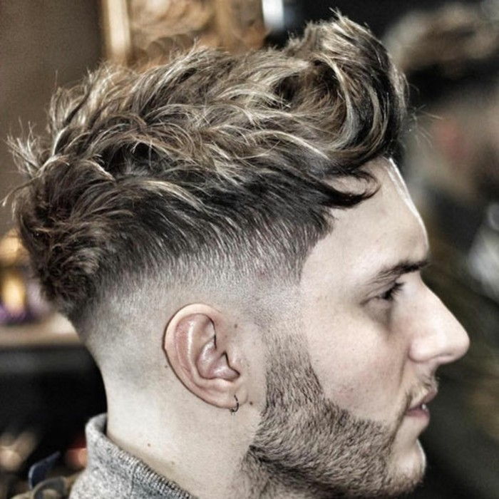 current-penteados para-homens de comprimento médio cabelo estruturados-Barba cabelos ondulado