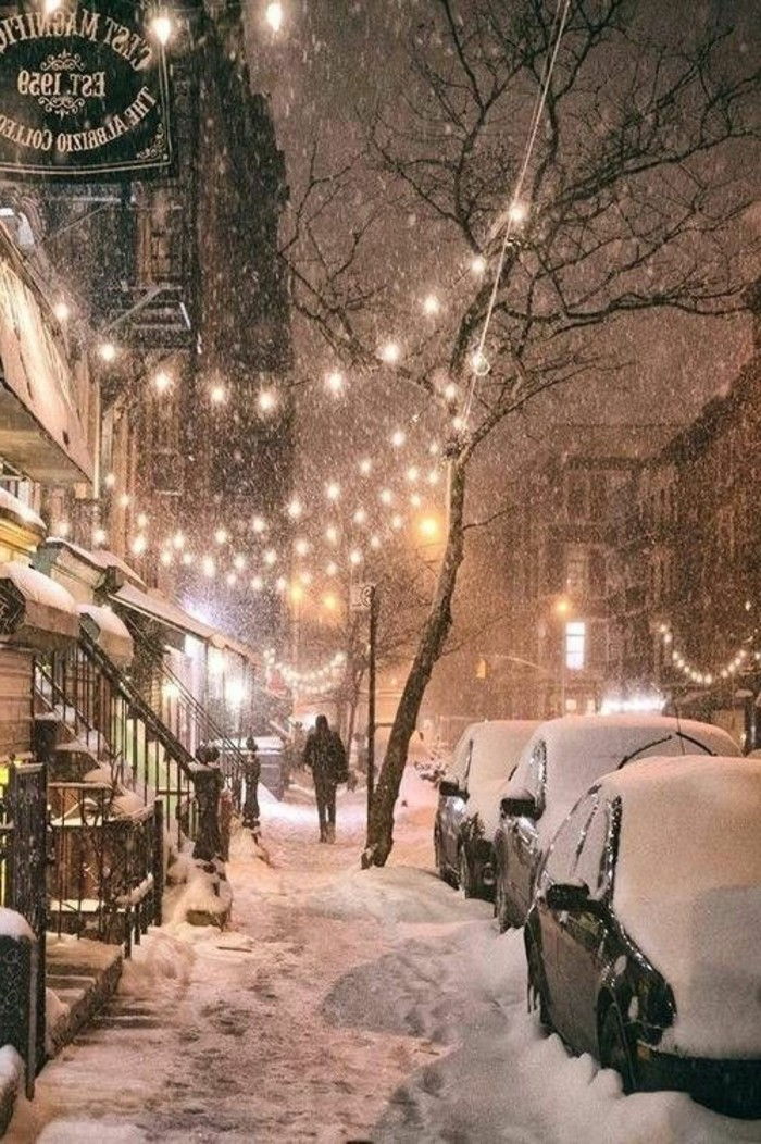 Immagine invernale di tutti i giorni Strada coperta-con-neve