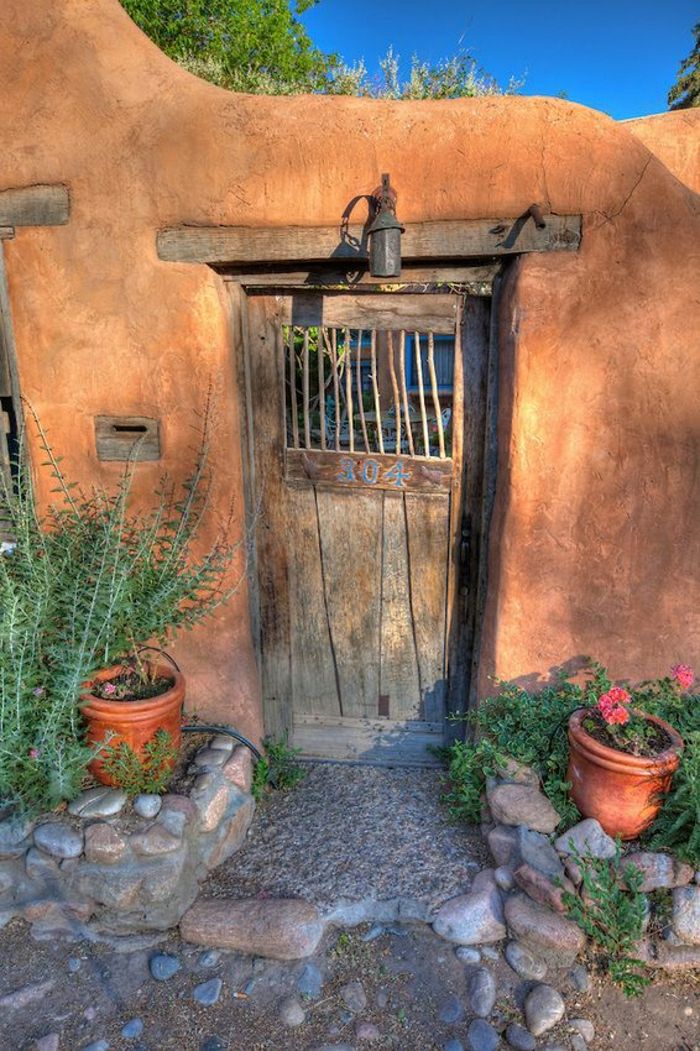 oude houten deur voor vintage bloempotten decoratieve stenen Canyon Way