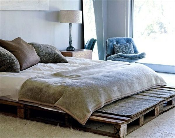 Old-Pallet-in-Beautiful-Bed-Transform - Soft Kastepute