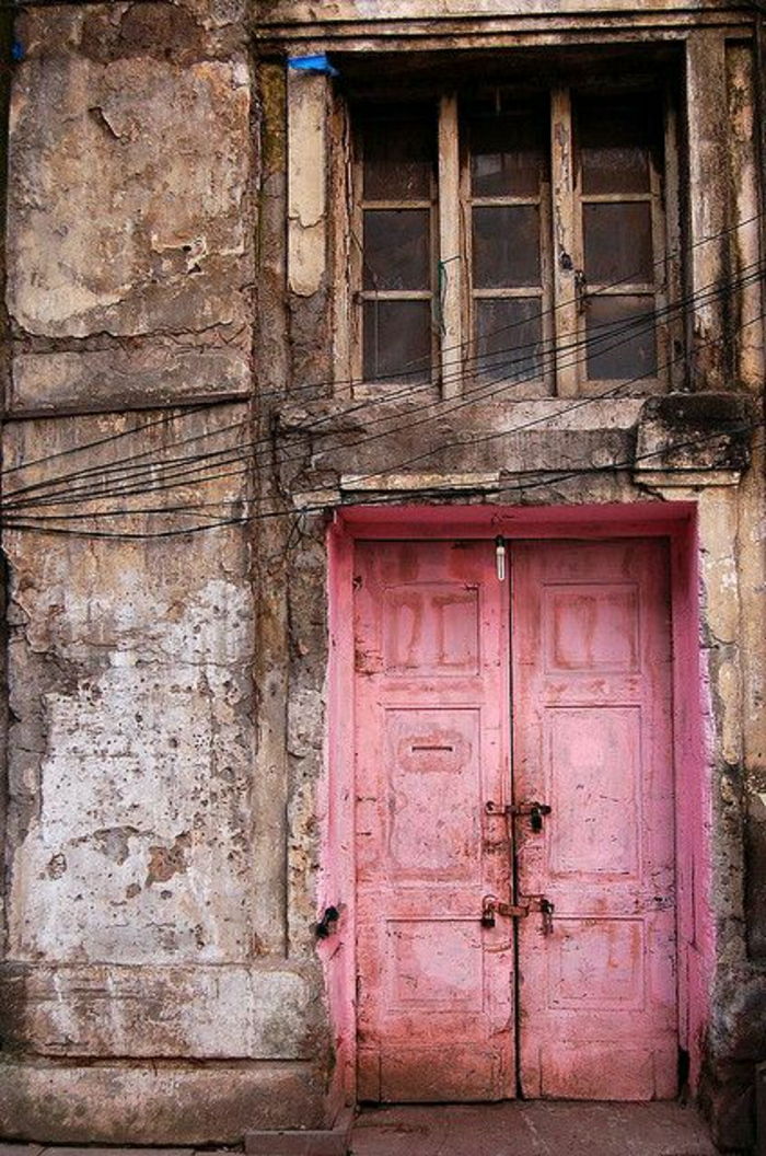 old-building-vintage-rosa-dørs