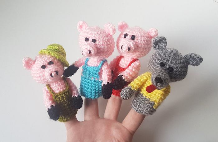 Cei trei porci mici și lupul de pe deget pentru a face teatru - croșetat amigurumi