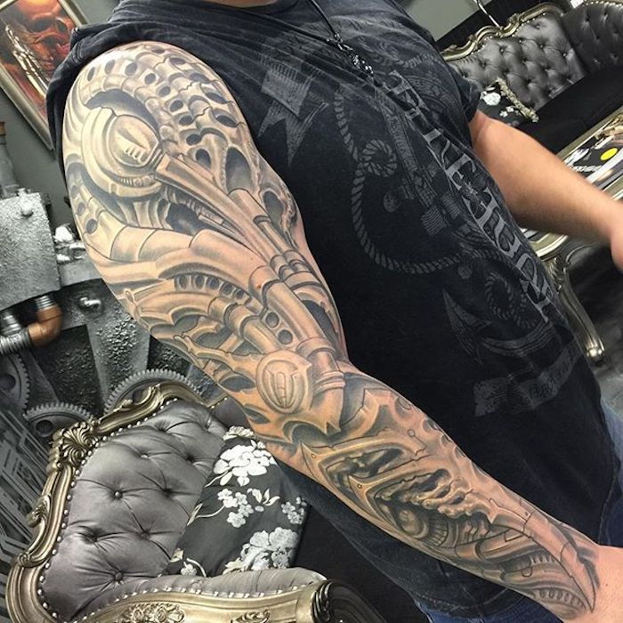 tattoo sjablonen mannen, man met mouw tattoo, grote tattoo op arm