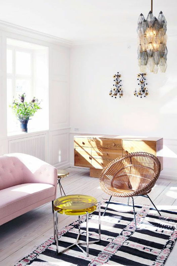 artis skjematisk interiør-rosa sofa fargerike teppe-svart-hvitt-striper